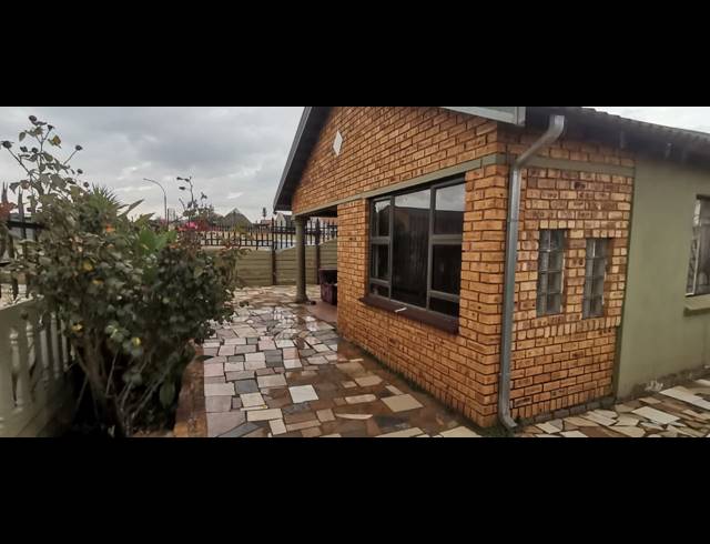 4 BEDROOM HOUSE FOR SALE IN EDEN PARK